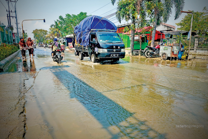 JADI PERHATIAN: DPRD Lamongan mengusulkan raperda tentang pengelolaan dan pengembangan drainase, yang tujuannya untuk meminimalisasi genangan air saat musim penghujan. (ISTIMEWARDR.LMG)