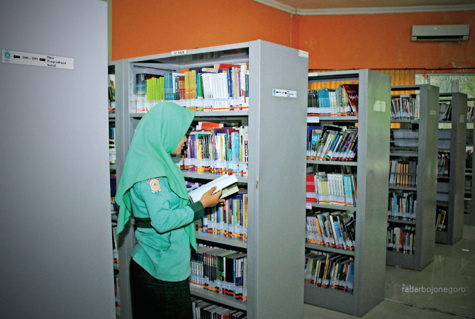 TUMBUHKAN LITERASI: Dinas Perpustakaan dan Kearsipan Daerah Lamongan memastikan akan ada dua desa yang membuat perpustakaan baru. (ANJAR DWI PRADIPTA/RDR.LMG)