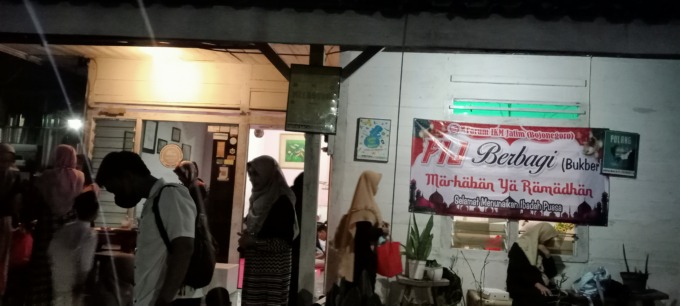 BUKA BERSAMA: Pelaku IKM adakan Buber dan berbagi bersama anak yatim