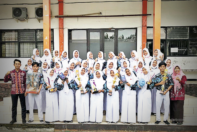 PRESTASI MEMBANGGAKAN: Siswa – siswi SMAN 1 Babat yang berhasil meraih prestasi berbagai  penghargaan nasional atau internasional. (ISTIMEWA FOR RDR.LMG)