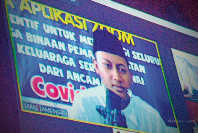 GARA – GARA CEKCOK DENGAN WARGA SEDESA: Sefani kemarin (13/4) menjalani tuntutan pada sidang online di Pengadilan Negeri Lamongan. (ISTIMEWA FOR RDR.LMG)