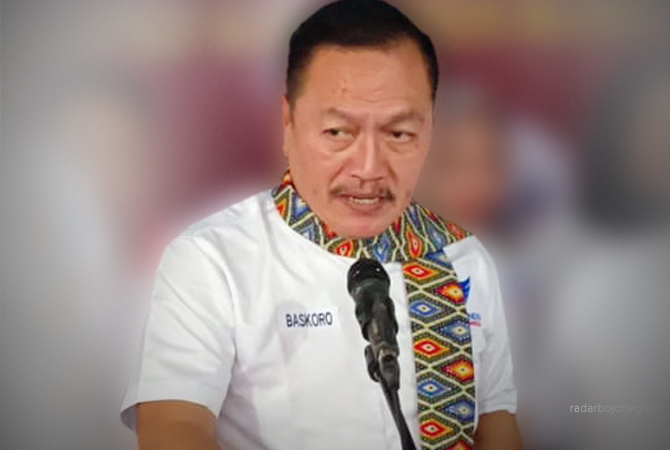 DINAMIKA POLITIK: Baskoro Santiko saat menjadi ketua DPD Perindo Blora. Mengantarkan bacaleg mendaftar di KPUK Blora beberapa waktu lalu. (RAHUL OSCARRA DUTA/RDR.BLORA)