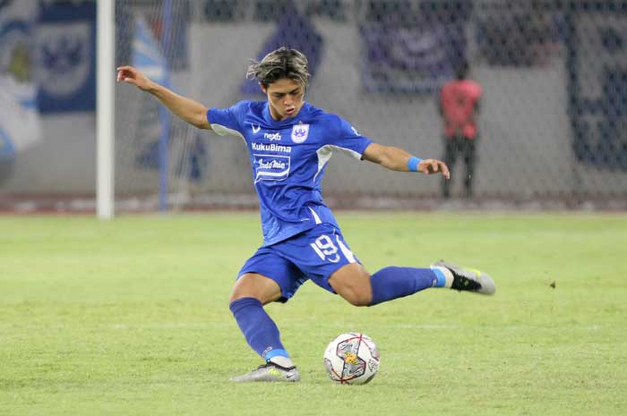 Bek PSIS Alfeandra Dewangga akan kembali menjadi andalan Mahesa Jenar di ajang Liga 1 2023/2024.
