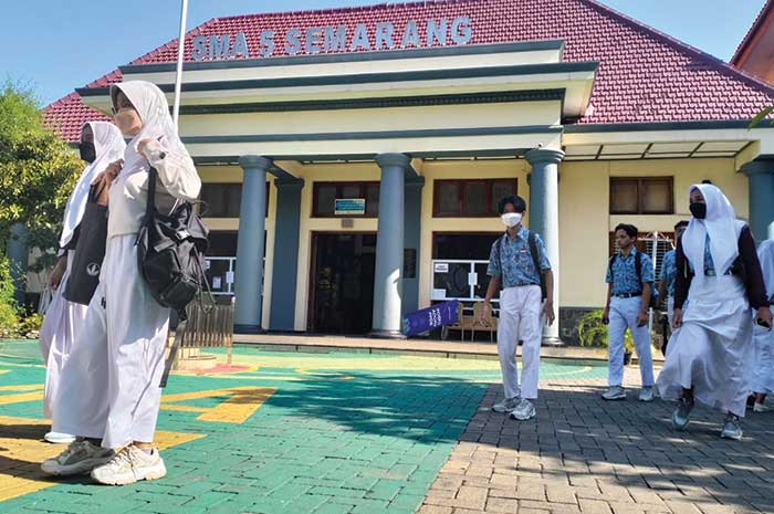 Lulusan SMA Negeri 5 Semarang masuk tiga besar terbanyak yang lolos PTN jalur SNBP.&nbsp;&nbsp;  &nbsp;