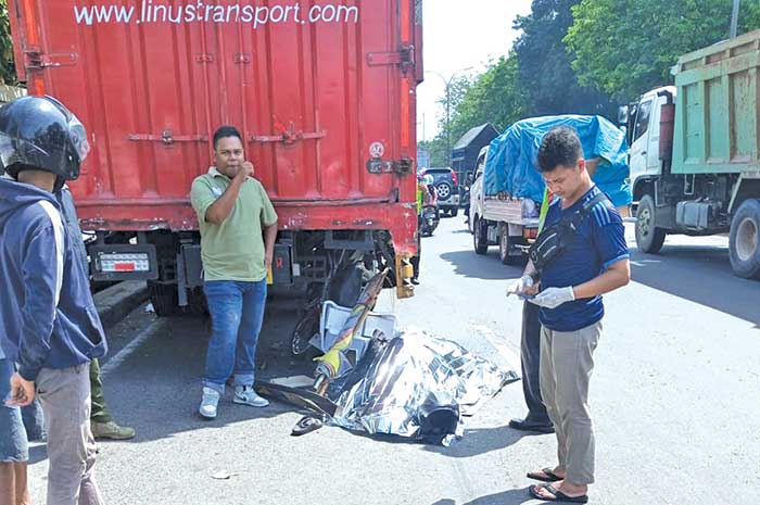 Kondisi korban pasca kecelakaan di Jalan Walisongo, Tambakaji, MInggu (2/7).