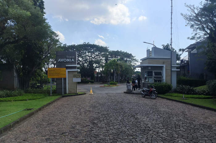 Pintu masuk perumahan milik selebgram Michael Rendy di Graha Padma Semarang.