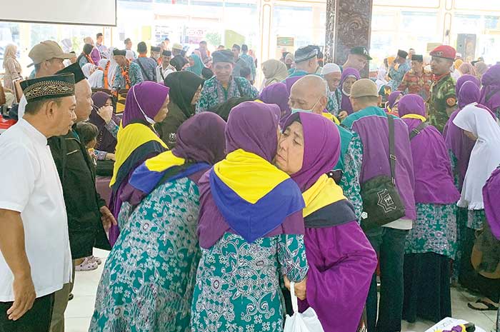 Jamaah haji asal Kendal begitu berbahagia setelah kembali ke kampung halaman dengan selamat.