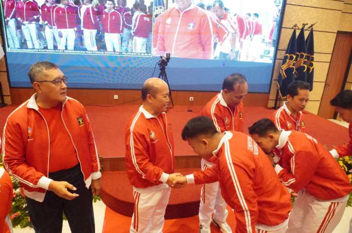 Sekretaris Jenderal Kemenkumham RI, Andap Budi Revianto melepas 117 atlet pada ajang Pornas Korpri XVI tahun 2023, Rabu (12/7).&nbsp;