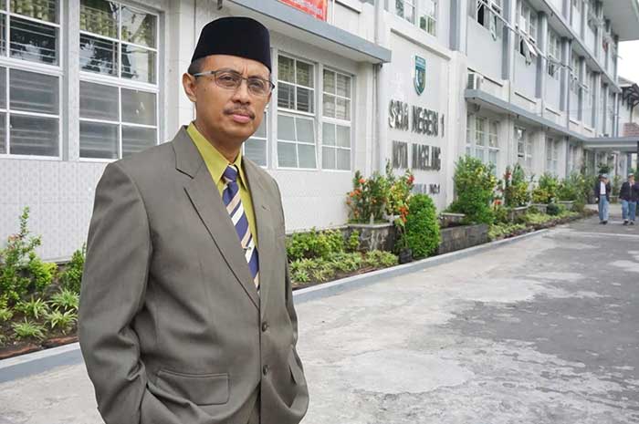 Kepala SMAN 5 Magelang, Drs. Sucahyo Wibowo, M.Pd