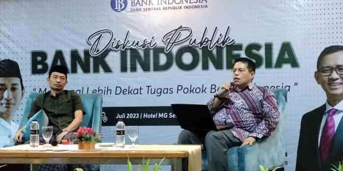 MELEK DIGITAL : Deputi Direktur Kantor Perwakilan BI Jateng Berry Harahap memberikan materi kebanksentralan kepada generasi milenial. (KHAFIFAH ARINI PUTRI/JAWA POS RADAR SEMARANG)