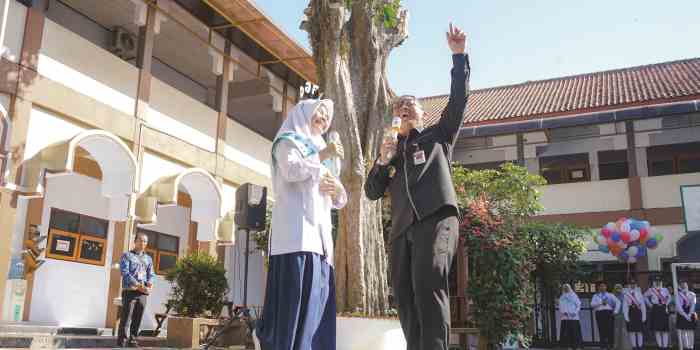 FORTASI : Pj Wali Kota Salatiga, Sinoeng N. Rachmadi, saat menghadiri Fortasi SMP Muhammadiyah Plus Salatiga. (Dhinar Sasongko/Jawa Pos Radar Semarang)