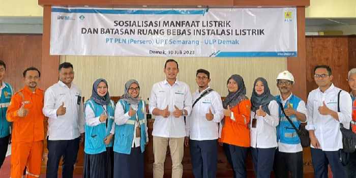 RAKOR : PLN UPT Semarang melalui Unit Layanan Transmisi dan ULTG Kudus telah melakukan rakor bersama dengan PLN ULP Demak dan puluhan Kepala Desa wilayah Kecamatan Karanganyar, Kabupaten Demak .