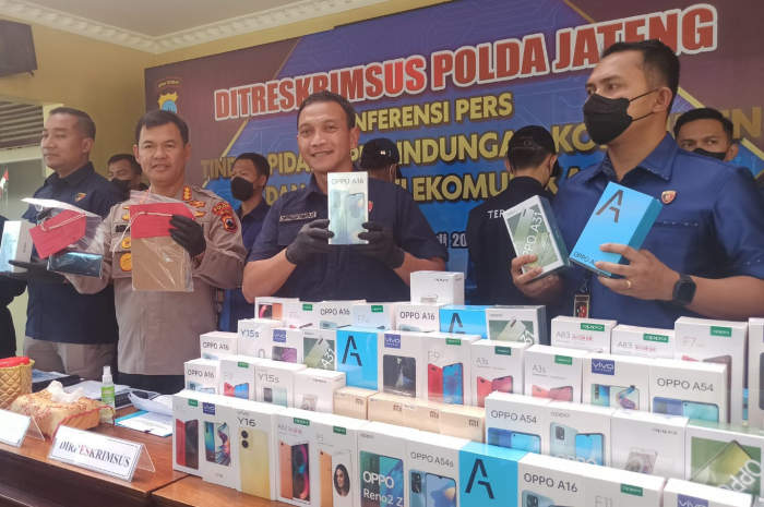Polda Jawa Tengah melalui Direktorat Reserse Kriminal Khusus (Ditreskrimsus) membongkar praktik penjualan handphone ilegal alias Black Market di Kabupaten Demak dan di Kota Semarang.