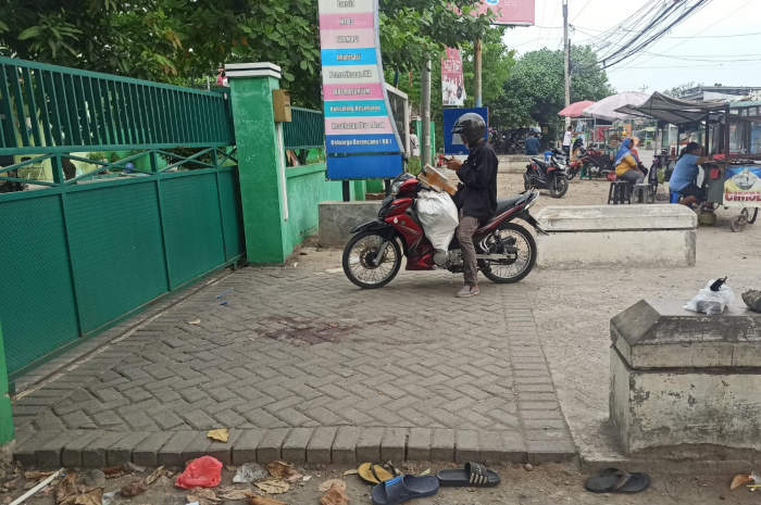 Tempat kejadian pperkara dugaan pembunuhan di depan Puskesmas Rowosari, Jalan Tunggu Raya Kecamatan Tembalang, Minggu (22/7/2023).