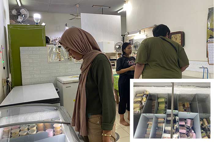 Es Krim Karimata sudah 42 tahun berdiri. Lokasinya di Jalan Karimata Nomor 44, Karangtempel. Ada lebih dari sepuluh varian rasa yang bisa dinikmati.