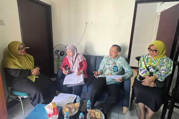 Kepala Divisi Pelayanan Hukum Dan HAM Nur Ichwan bersama Kepala Sub Bidang Pelayanan AHU Widya Pratiwi Asmara dan Majelis Pengawas Daerah (MPD) Notaris Kabupaten Boyolali melakukan audit kepatuhan