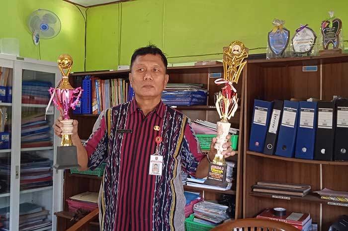 Kepala SDN Pedalangan 01 Kota Semarang, Polman Purba.