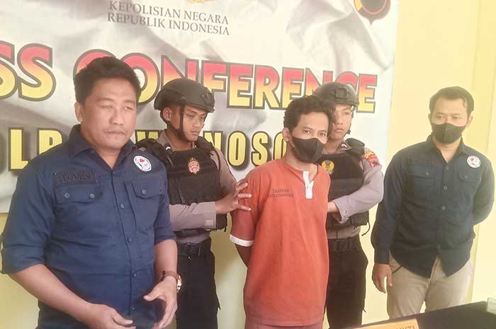 Tersangka ST warga Purworejo ditangkap Polres Wonosobo karena menyimpan sabu.