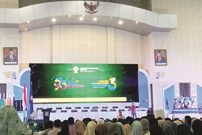 GLADI BERSIH : Universitas Islam Negeri (UIN) Salatiga menggelar wisuda ketiga program sarjana dan magister di auditorium dan student center. (IQBAL AMAR/JAWA POS RADAR SEMARANG)