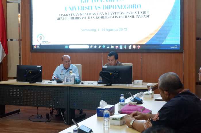 Pelaksana Tugas (Plt) Kepala Kantor Wilayah Kementerian Hukum dan HAM Jawa Tengah Hantor Situmorang memberi sambutan pada kegiatan "Patent Examiners Go to Campus", yang berlangsung di Gedung Rektorat