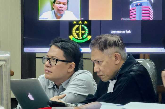 Direktur PT Istana Putra Agung (IPA), Dion Renato Sugiarto, saat menjalani sidang di Pengadilan Tipikor Semarang, Kamis (3/8).