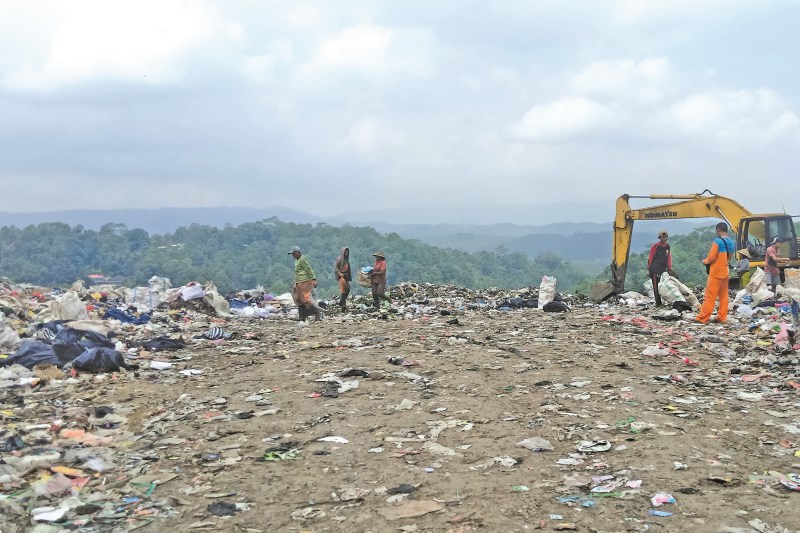 PEMBUANGAN AKHIR: Kondisi TPA Wonorejo yang semakin hari semakin besar tumpukan sampahnya. (ist)