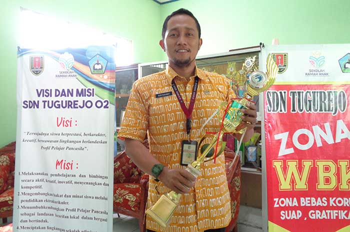 Kepala SDN Tugurejo 02 Semarang, Nur Rakhmat, M.Pd,
