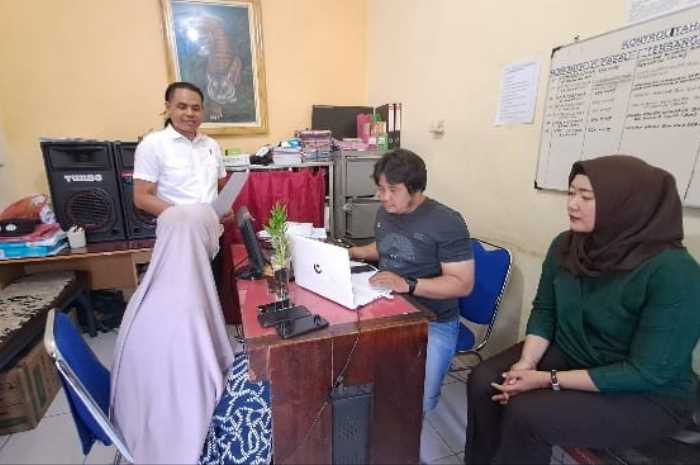 IN pencopet spesialis acara pengajian akbar menjalani pemeriksaan di Mapolsek Genuk.