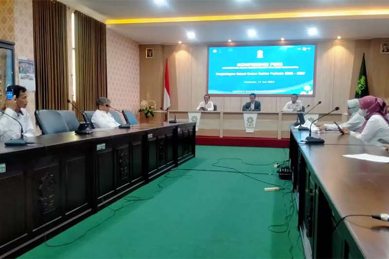 Konferensi pers yang digelar UIN Raden Mas Said Surakarta terkait komersialisasi data mahasiswa baru (maba) yang dilakukan DEMA dalam kegiatan PBAK guna mendapatkan sponsor dari aplikasi pinjol.