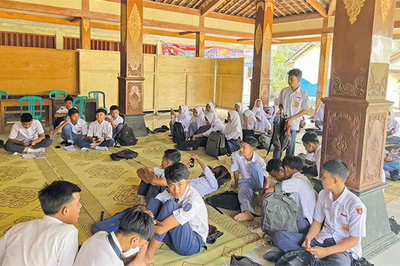 KONDISI SEADANYA: Kelas Jauh SMAN Karangnongko di Kemalang.