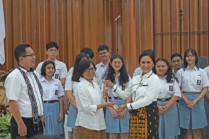 Paduan suara Mellifluous Youth Choir (MYC) SMA Kristen Satya Wacana berhasil meraih dua medali di ajang BICF 12.