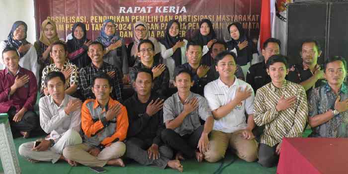 RAPAT KERJA : KPU Kabupaten Pekalongan saat rapat kerja bersama PPK membahas sosialisasi untuk meningkatkan angka partisipasi pemilih, Rabu (9/8/2023).