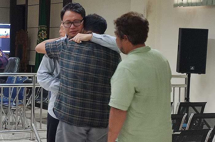 Direktur PT IPA, Dion Renato Sugiarto usai menjalani sidang kasus suap proyek DJKA di Pengadilan Tipikor Semarang, Kamis (10/8).