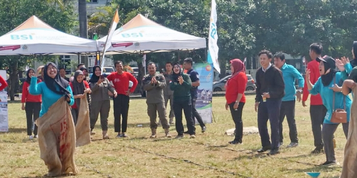 SERU : ASN Kota Pekalongan mengikuti lomba Agustusan di Lapangan Mataram Komplek Pemkot setempat, pada Kamis (10/8/2023).