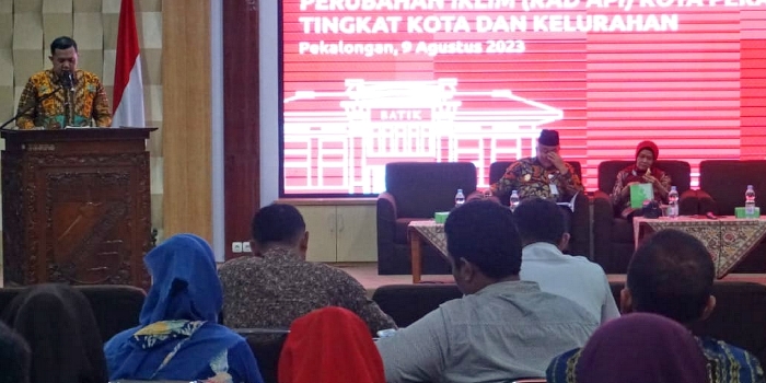 DISKUSI : Wakil Wali Kota Pekalongan Salahudin saat sosialisasi RAD API di Ruang Jlamprang Setda Pekalongan Rabu (9/8/2023).