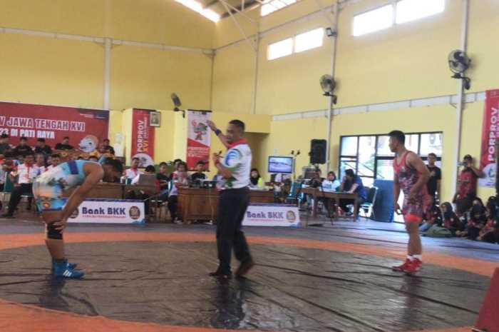 Atlet gulat asal Demak saat bertanding dalam Porprov Jateng.