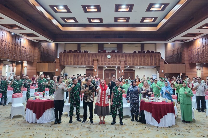PEMBUKAAN: Walikota Semarang, Hevearita Gunaryanti Rahayu saat membuka TMMD Sengkuyung Tahap II, Kelurahan Jabungan, Kecamatan Banyumanik. (ISTIMEWA)