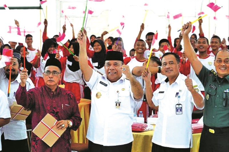 Wakil Bupati Kendal Windu Suko Basuki mendukung gerakan pembagian 10 juta bendera merah putih di Kabupaten Kendal. (Dokumentasi Jawa Pos Radar Semarang)
