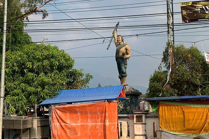 Monumen perjuangan rakyat Boja yang berada di area Terminal Boja.