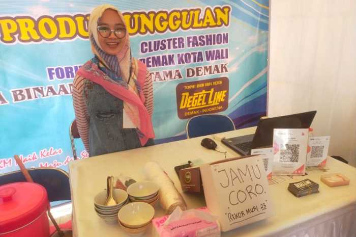 Hanim, pelaku usaha UMKM jamu coro ikut pameran di Demak Expo 2023.