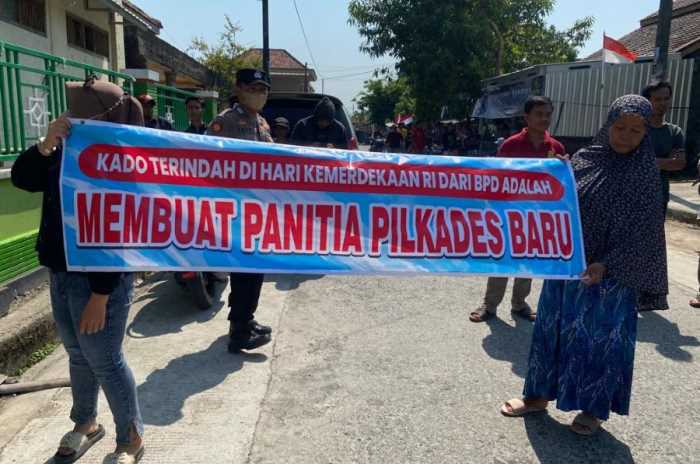 Warga Desa Mlaten, Kecamatan Mijen berharap ada pembentukan panitia pilkades yang baru.