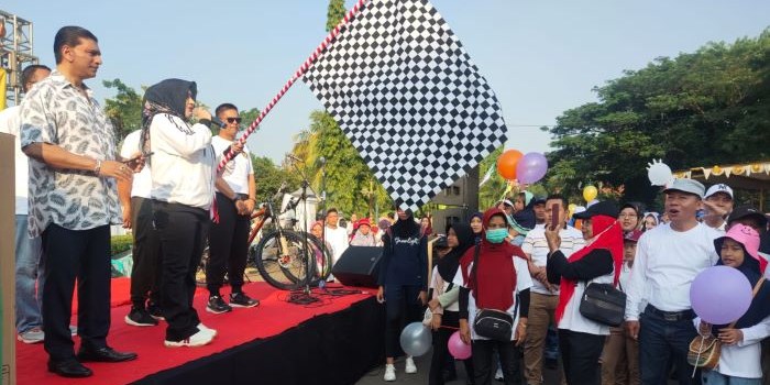 SEMARAK : Suasana kemeriahan acara puncak peringatan HUT ke-18 RSUD Kajen di Jalan Pendopo Kantor Bupati Pekalongan Minggu (20/8/2023).