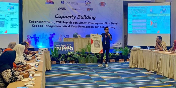 SOSIALISASI KEUANGAN DIGITAL : Tenaga pendidik asal Kota Pekalongan dan Batang mengikuti sosialisasi penggunaan transaksi keuangan digital pada Sabtu (19/8/2023).