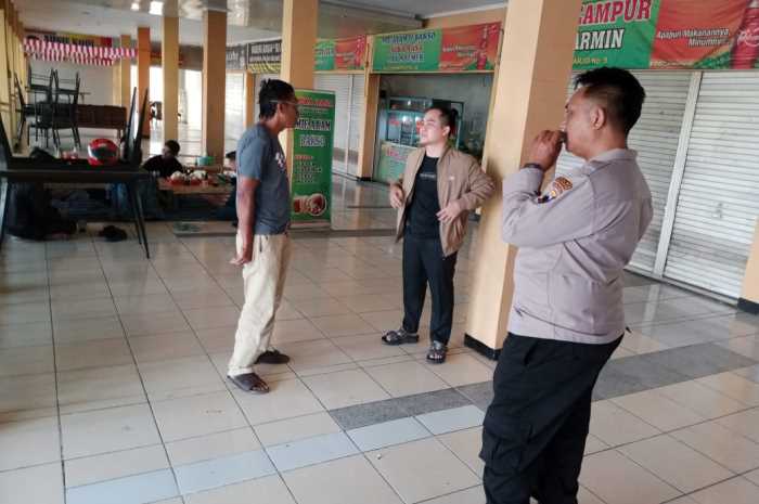 Polres Semarang saat lakukan olah TKP di Pasar Bandarjo Ungaran.