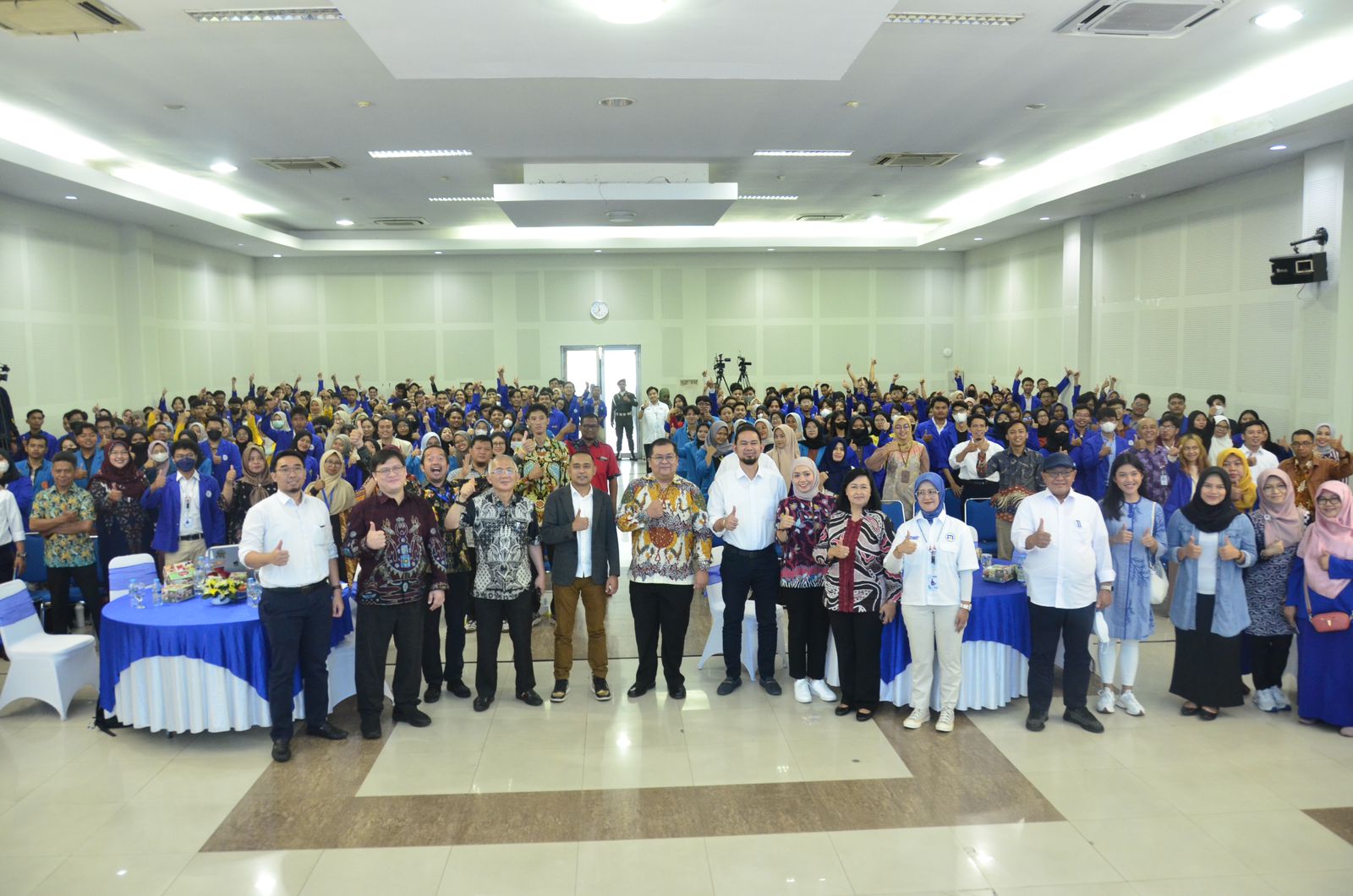 Sebanyak 400 mahasiswa dari Udinus dan perguruan tinggi di Indonesia mengikuti program Wirausaha Merdeka (WMK) berlangsung di Gedung E Universitas Dian Nuswantoro (Udinus) pada Selasa (22/8).