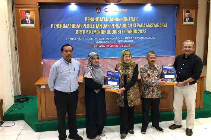 Penandatanganan Kontrak Penerima Hibah Penelitian dan Pengabdian Masyarakat di UPGRIS.