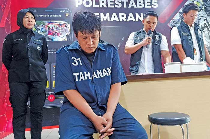 Pelaku Mulyono saat dihadirkan dalam gelar perkara di Mapolrestabes Semarang, kemarin.