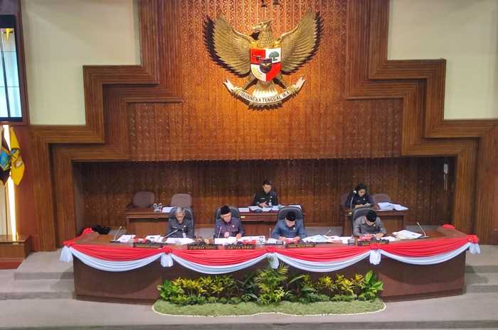 Rapat Paripurna di Gedung DPRD Jateng Kamis (31/8).