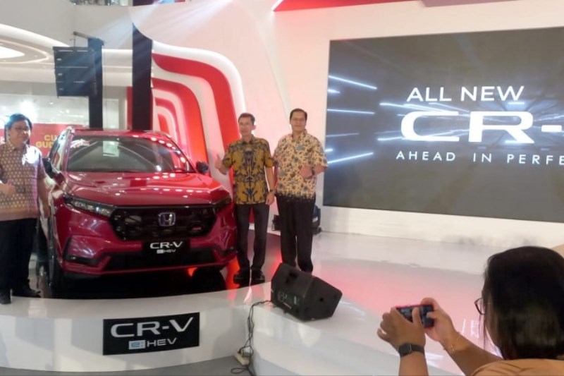TEKNOLOGI ELEKTRIFIKASI-Perkenalan mobil baru Honda All New CR-V2.0 Liter RS e:HEV (Hybrid) dalam pameran Honda Product Introduction, di The Park Mall Semarang, 1-3 September 2023. (IST)