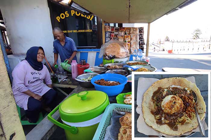 Bubur Opak Bu Rahayu yang terletak di&nbsp;kawasan&nbsp;alun-alun atau bundaran Bandungan. Tepatnya berada di samping pos polisi pertigaan arah Gintungan.